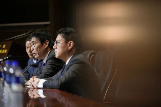 活动现场，张智霖和吴镇宇透露，电影中夜戏很多、也有不少爆破戏份